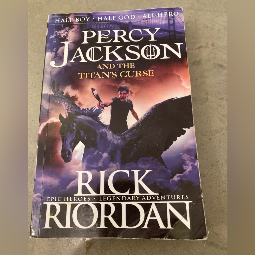 Paperback book like new. Percy Jackson & Titan’s Curse by Percy Jackson